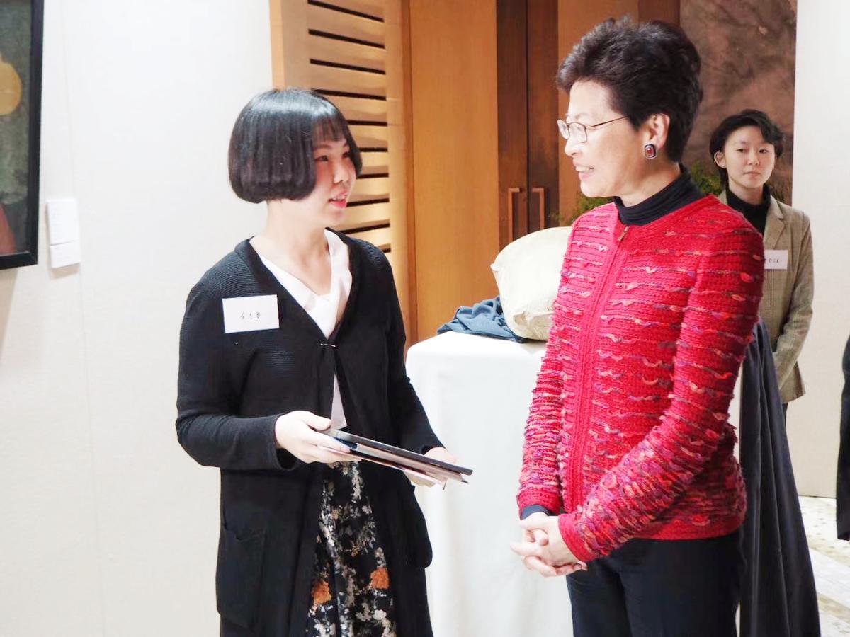 香港特別行政長官 林鄭月娥女士特意前來欣賞我的佳作